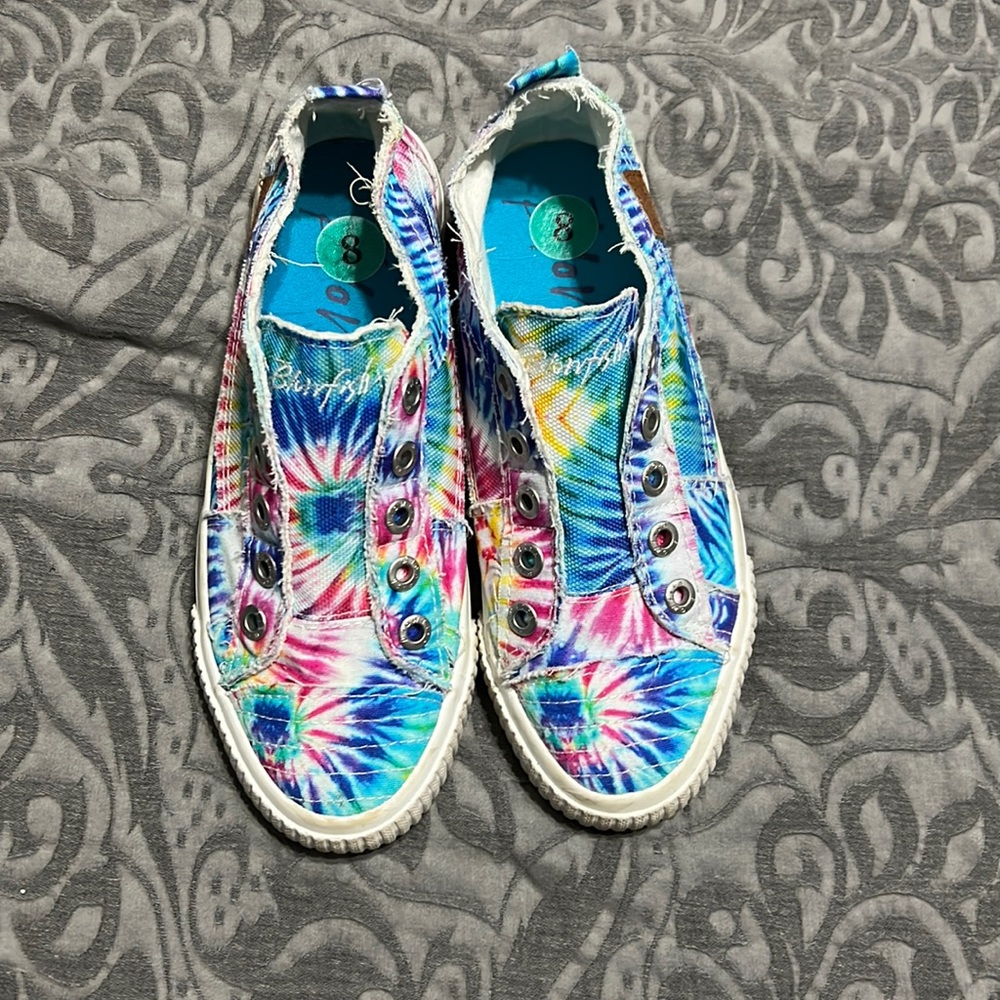 Size 8 Blowfish Sneaker
